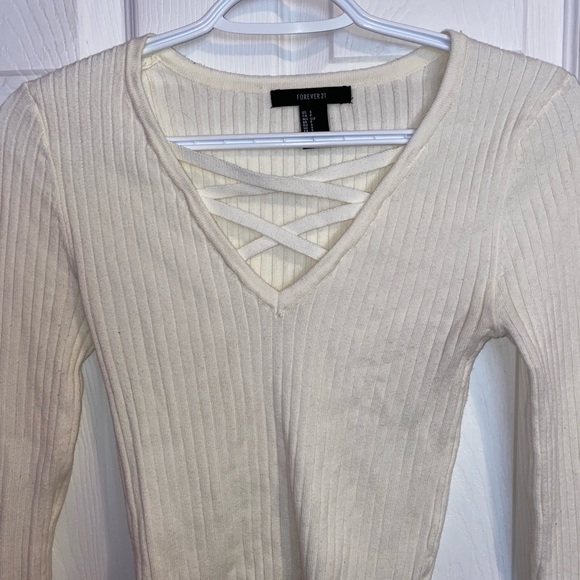 F21 Criss-cross crop top - Picture 2 of 2